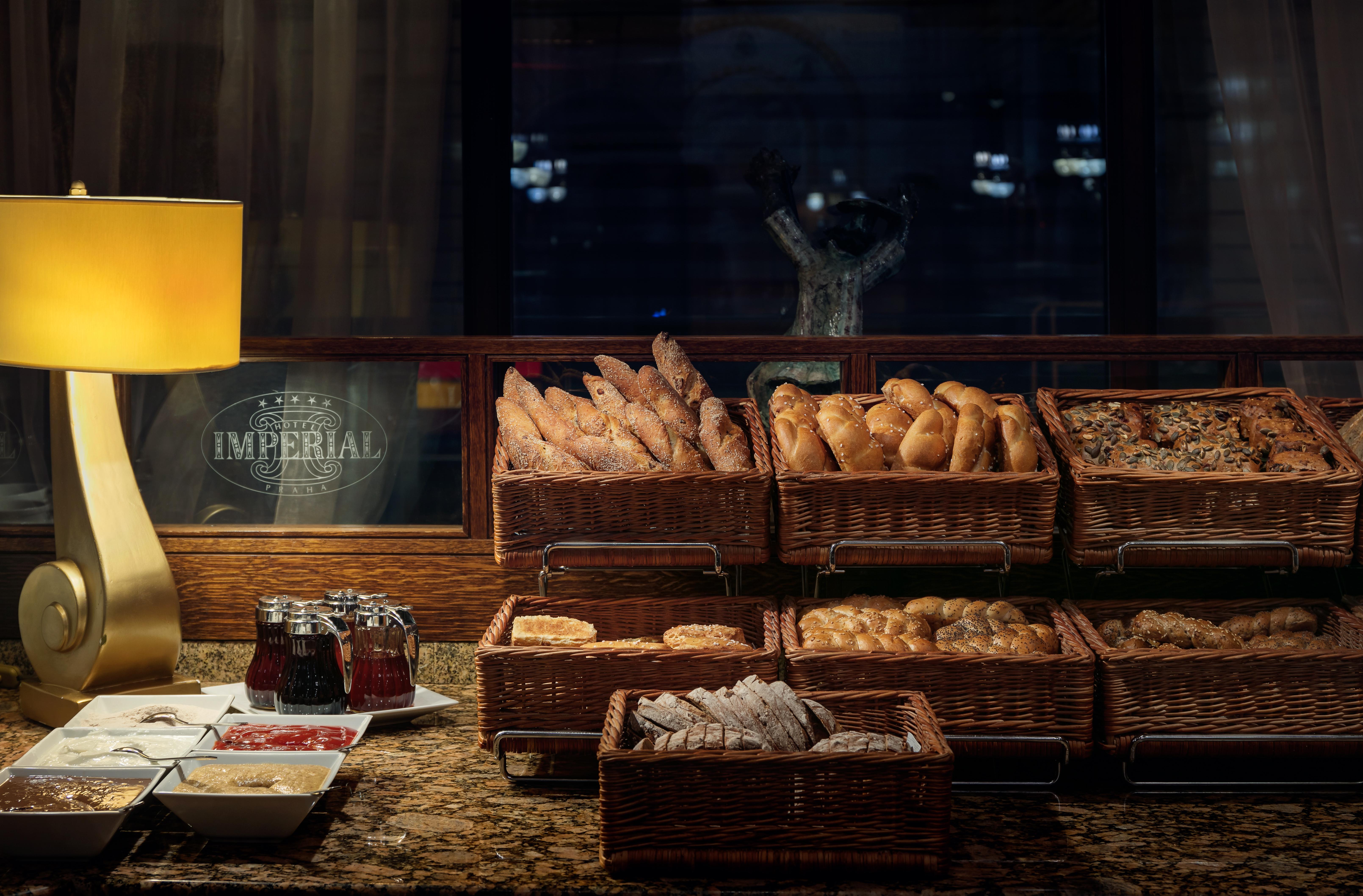 Art Deco Imperial Hotel Прага Ресторант снимка Bread at the Imperial Lounge